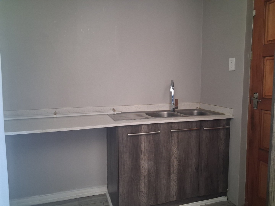 To Let 3 Bedroom Property for Rent in Hillside Free State